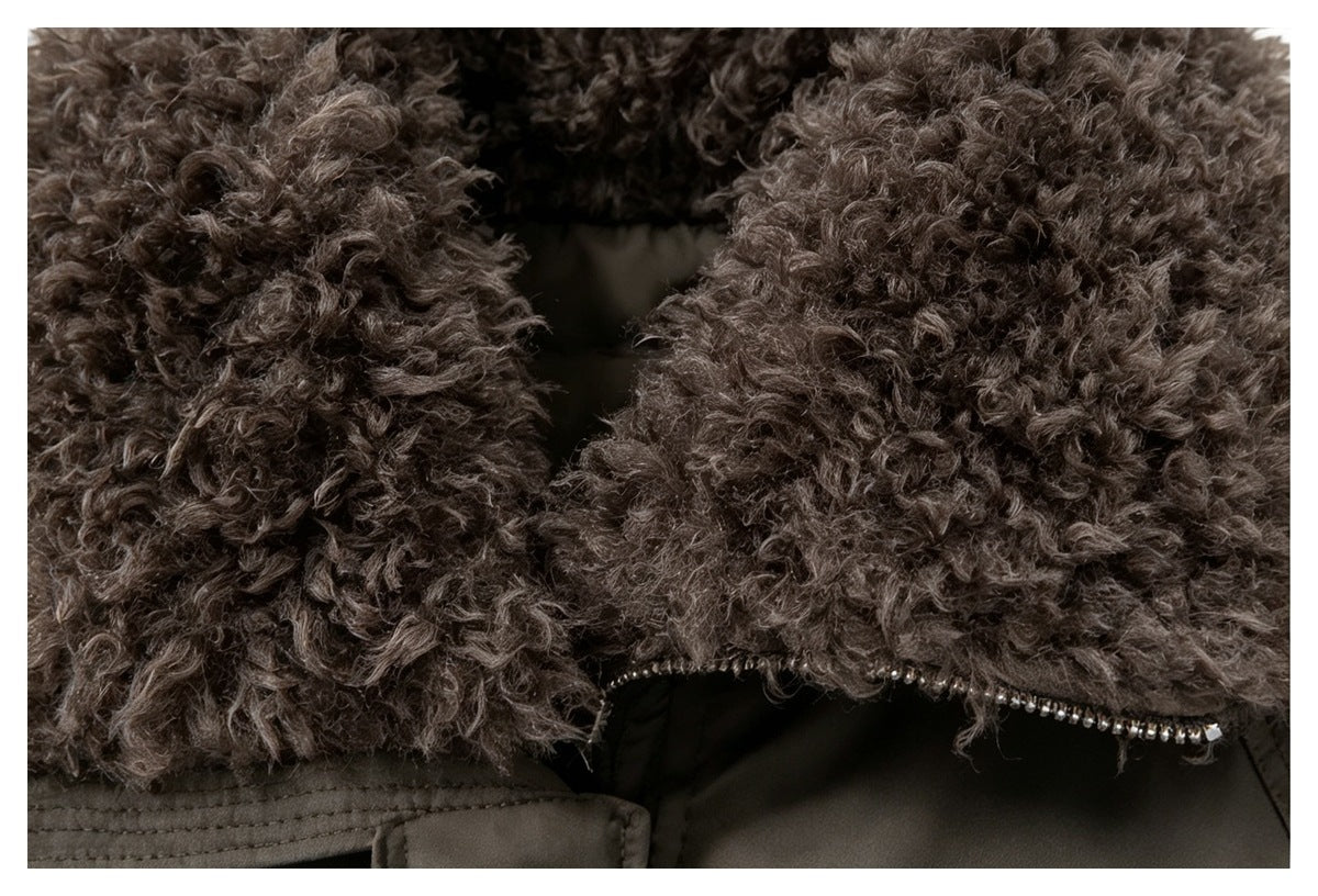 Close-up of the jacket's thick, shaggy gray collar and zipper edge.