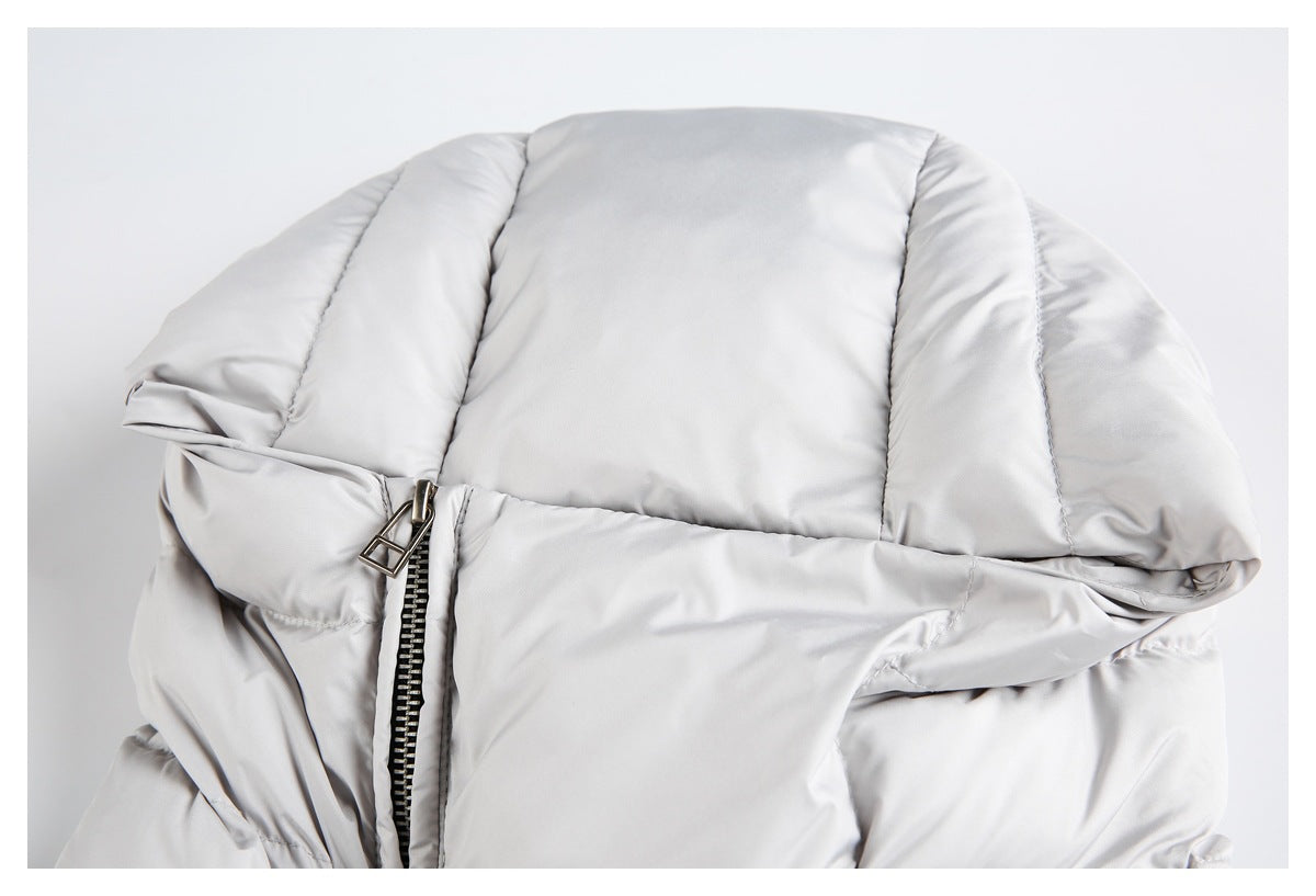 Close-up of the light gray puffer jacket's hood, high collar, and front zipper.