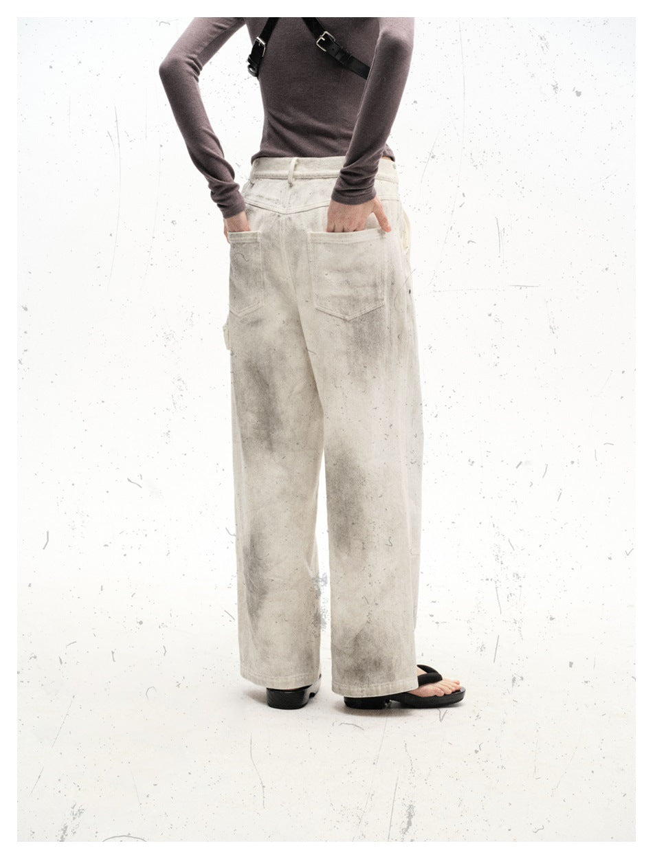 Back view of a model wearing off-white mottled wide-leg pants with two patch pockets.