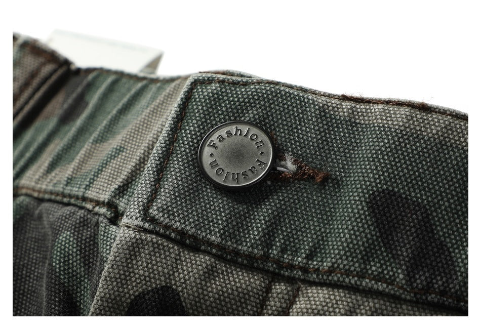 Close-up of the camouflage trousers’ waistband button, embossed with English lettering.