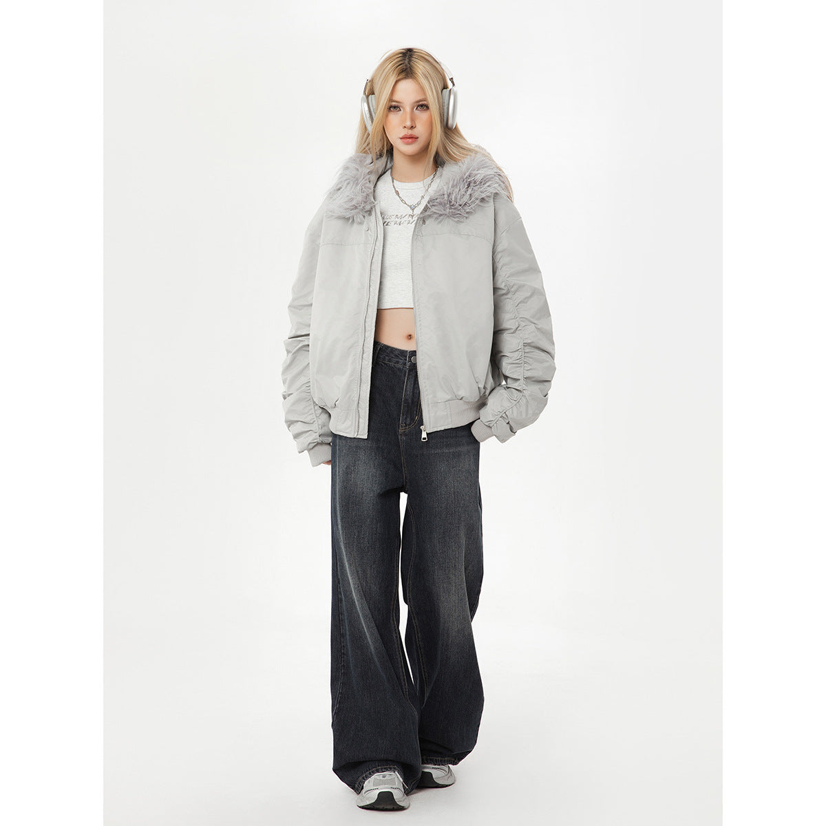 Full-length model wearing a light gray fur-collar jacket with dark wide-leg jeans.
