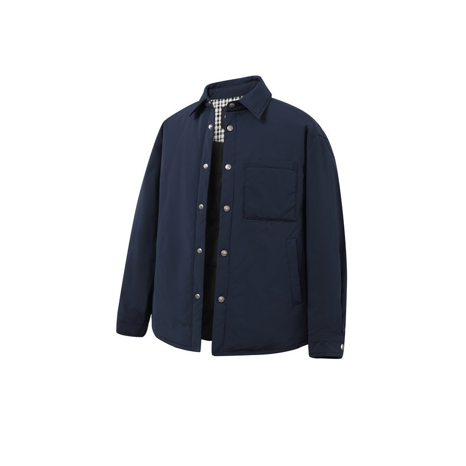 Navy blue quilted shirt-style jacket with snap buttons, chest pocket and gingham lining at the collar, front three-quarter