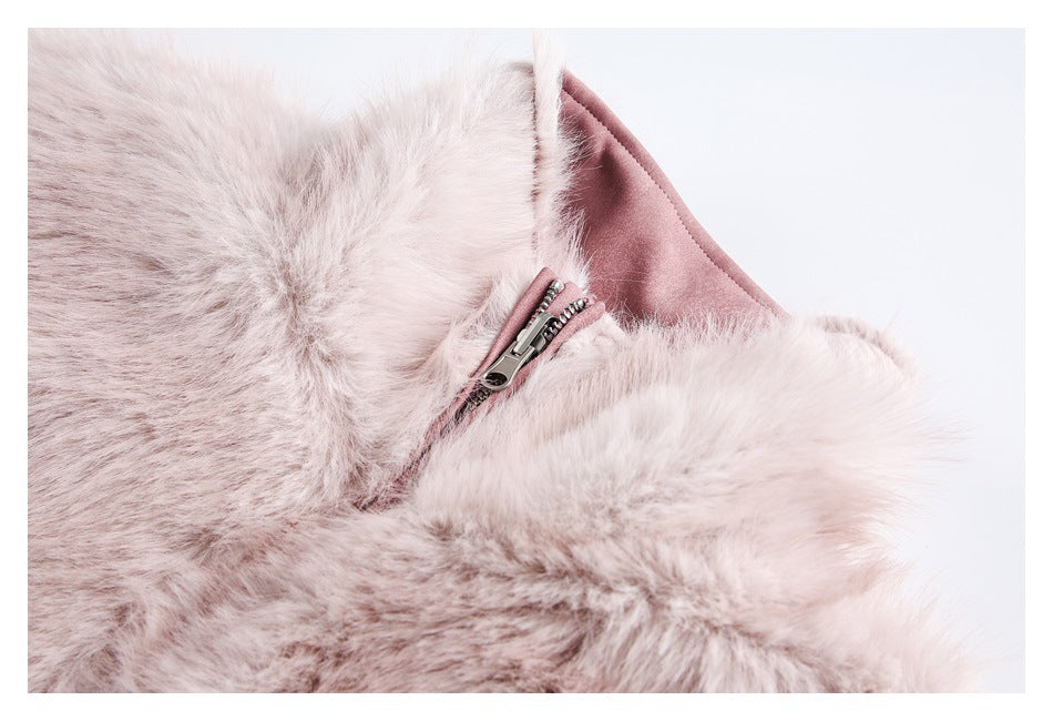 Close-up of pale pink faux fur beside a zipper and rose-pink inner collar lining.