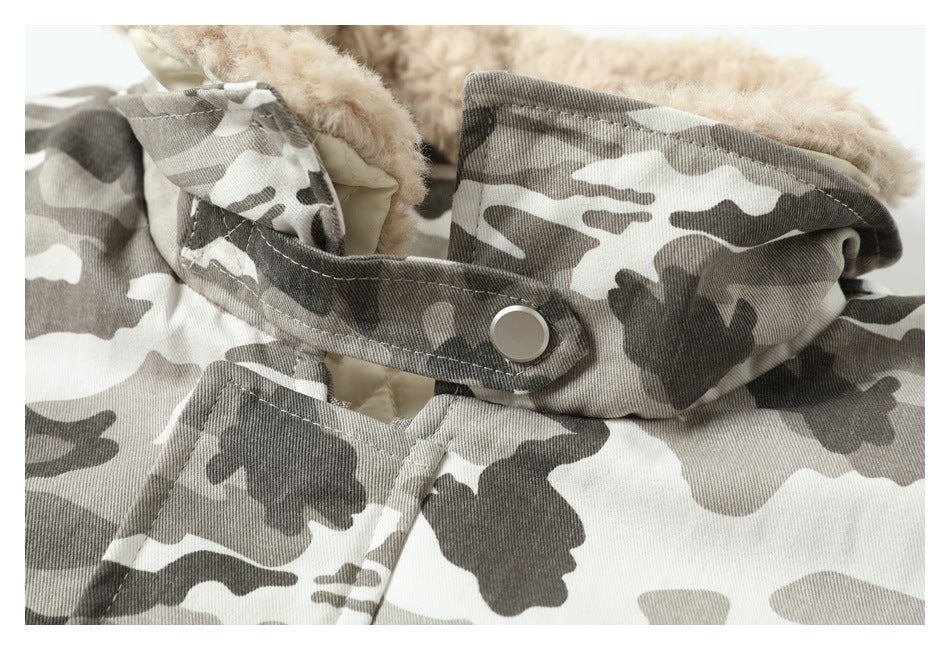 Close-up of the jacket's camouflage collar, beige fuzzy lining, and metal snap fastening.