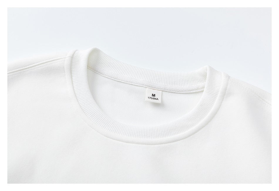 Close-up of a white sweatshirt’s ribbed crew neckline and inner size tag marked M, 170/84A.