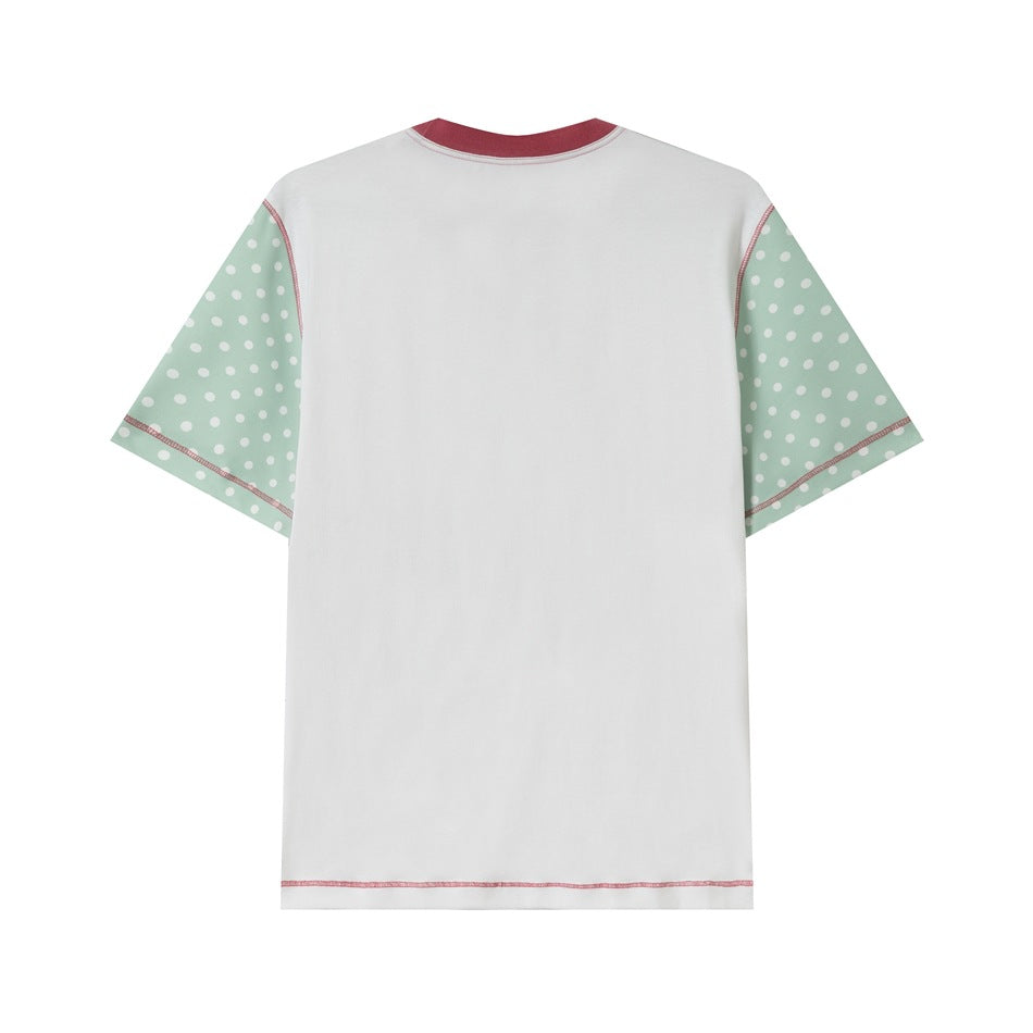 Back of white T-shirt with mint polka-dot short sleeves, berry-red collar and pink-red contrast stitching