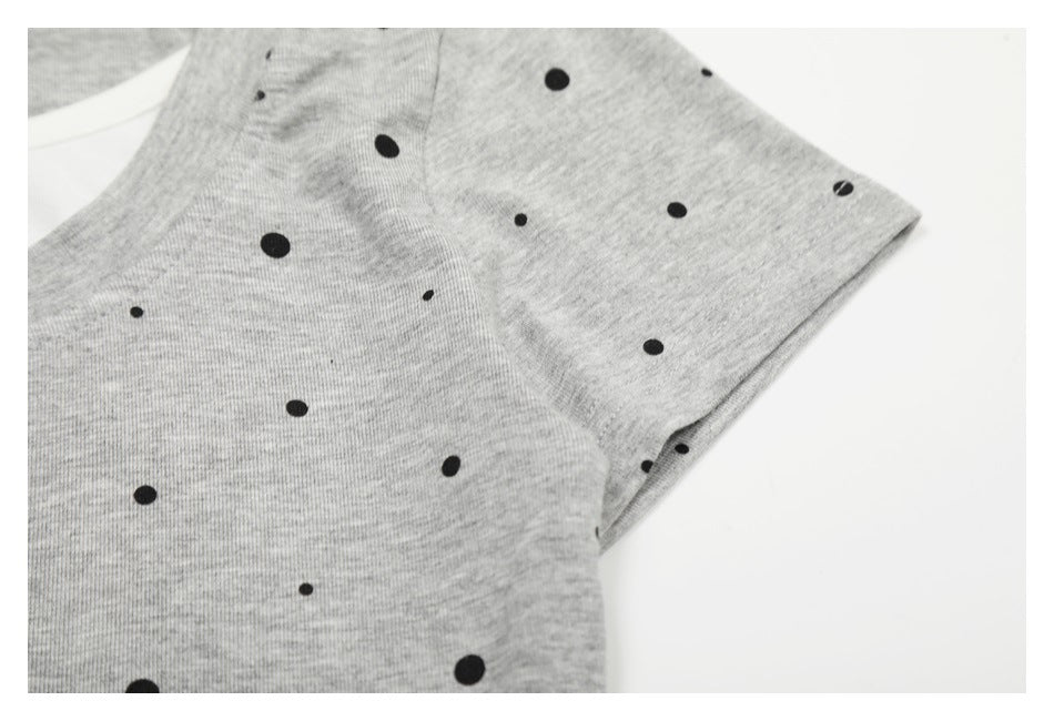 Close-up of the gray T-shirt's short sleeve and shoulder seam with black dot pattern.