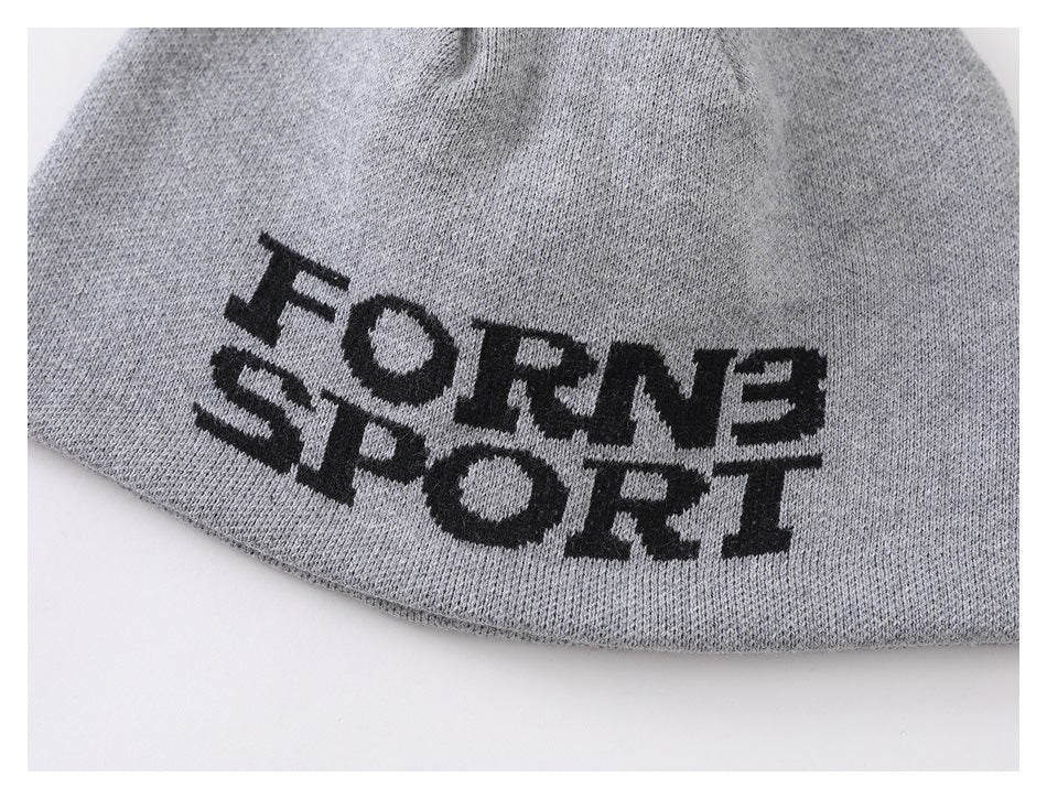 Close-up of the black “FORNE SPORT” lettering knitted into the light gray beanie.