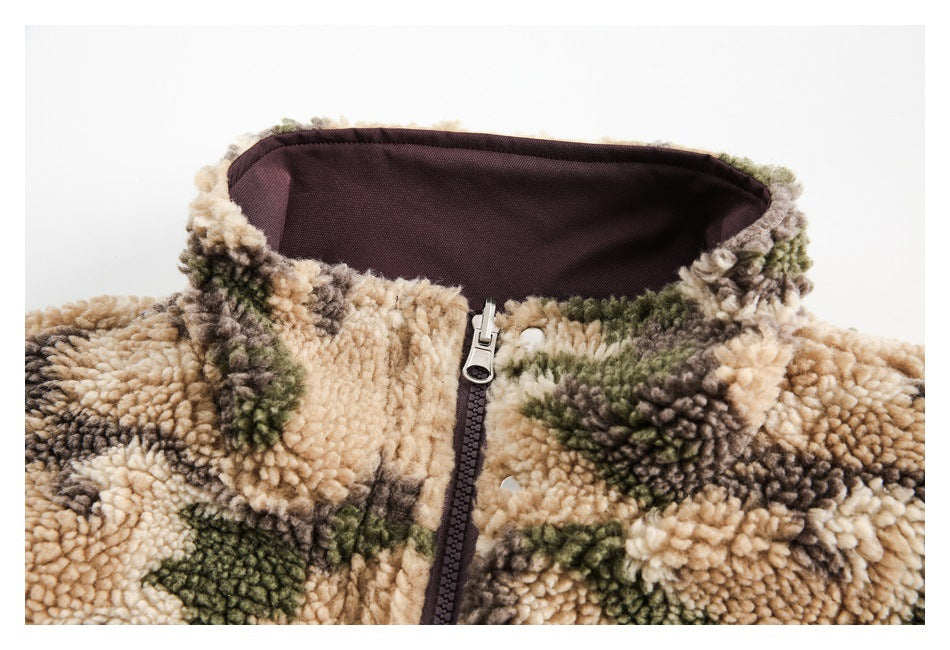 Close-up of the camouflage sherpa jacket's collar, burgundy lining, and front zipper.